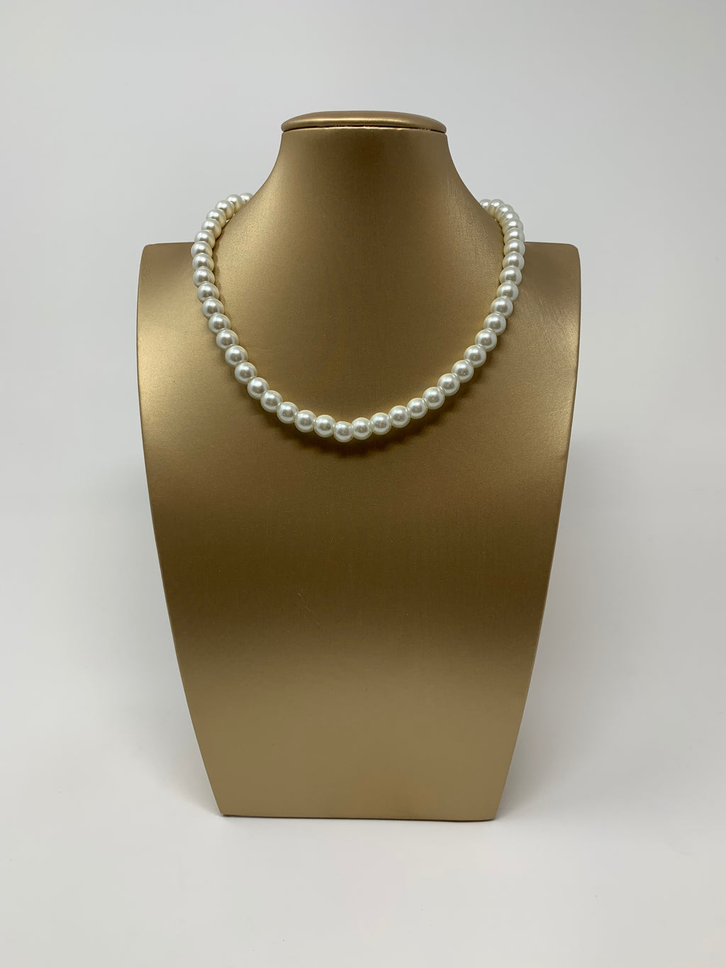 Short Pearl Necklace