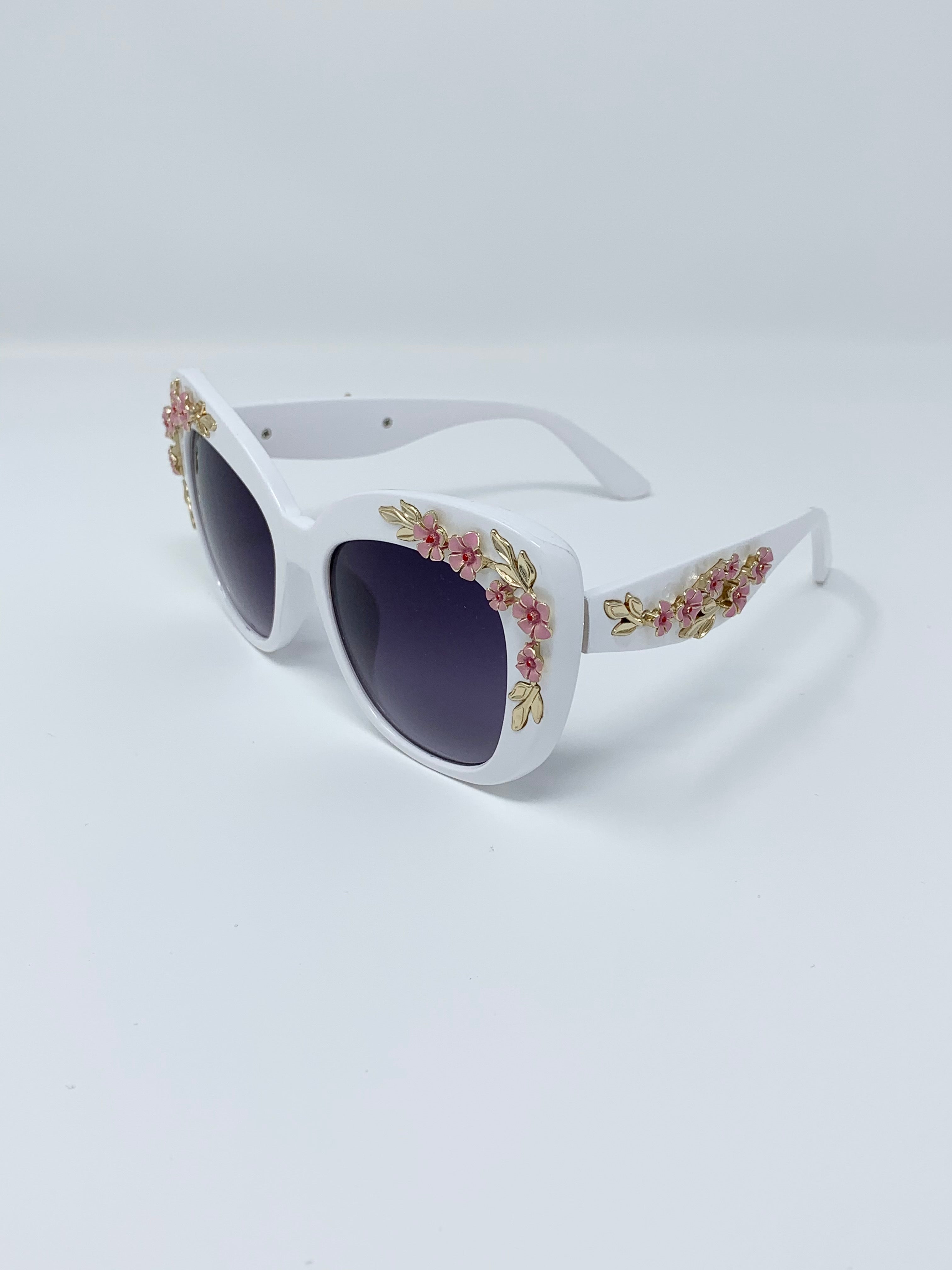 Floral Embellished Sunglasses - White – Polished Pearl Boutique display picture 3